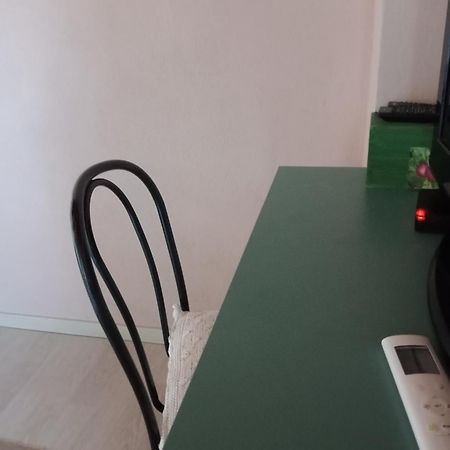 Vite Dipinte 1 Bilocale In Langa Apartment Новело Екстериор снимка