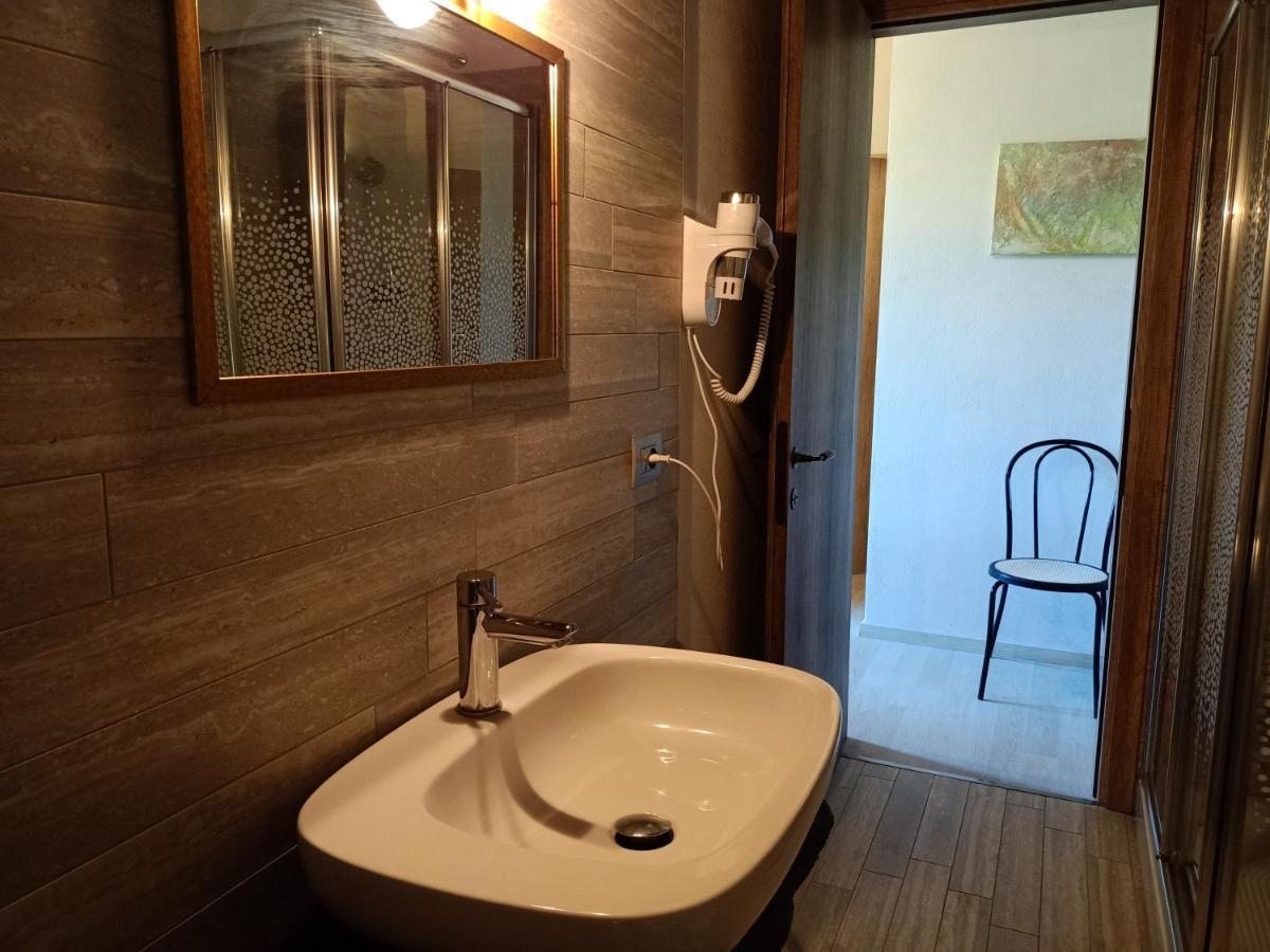 Vite Dipinte 1 Bilocale In Langa Apartment Новело Екстериор снимка