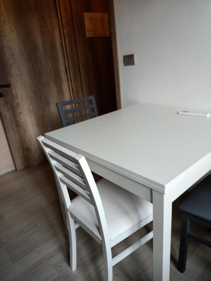 Vite Dipinte 1 Bilocale In Langa Apartment Новело Екстериор снимка