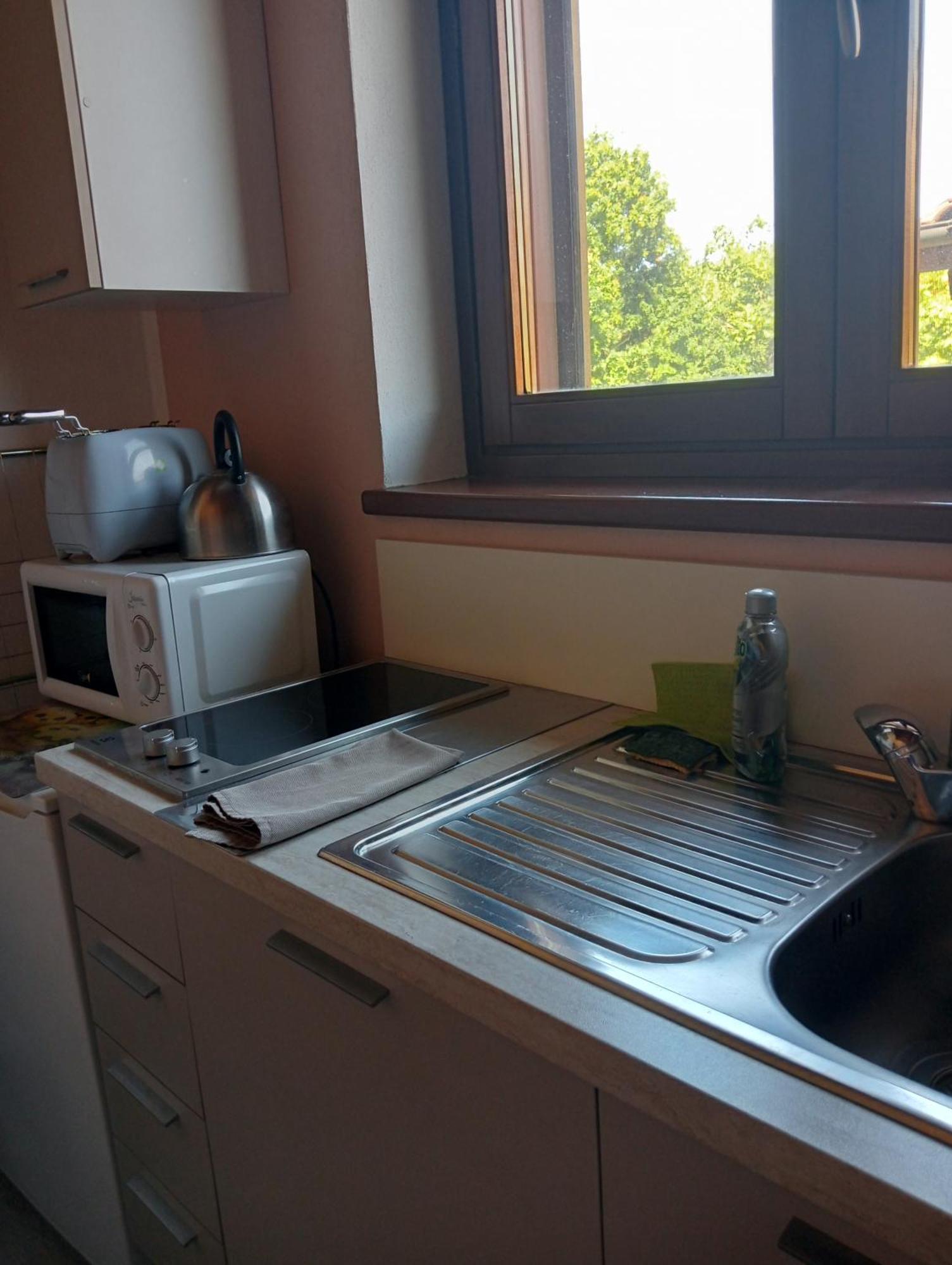 Vite Dipinte 1 Bilocale In Langa Apartment Новело Екстериор снимка