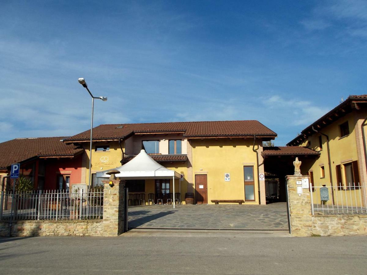 Vite Dipinte 1 Bilocale In Langa Apartment Новело Екстериор снимка